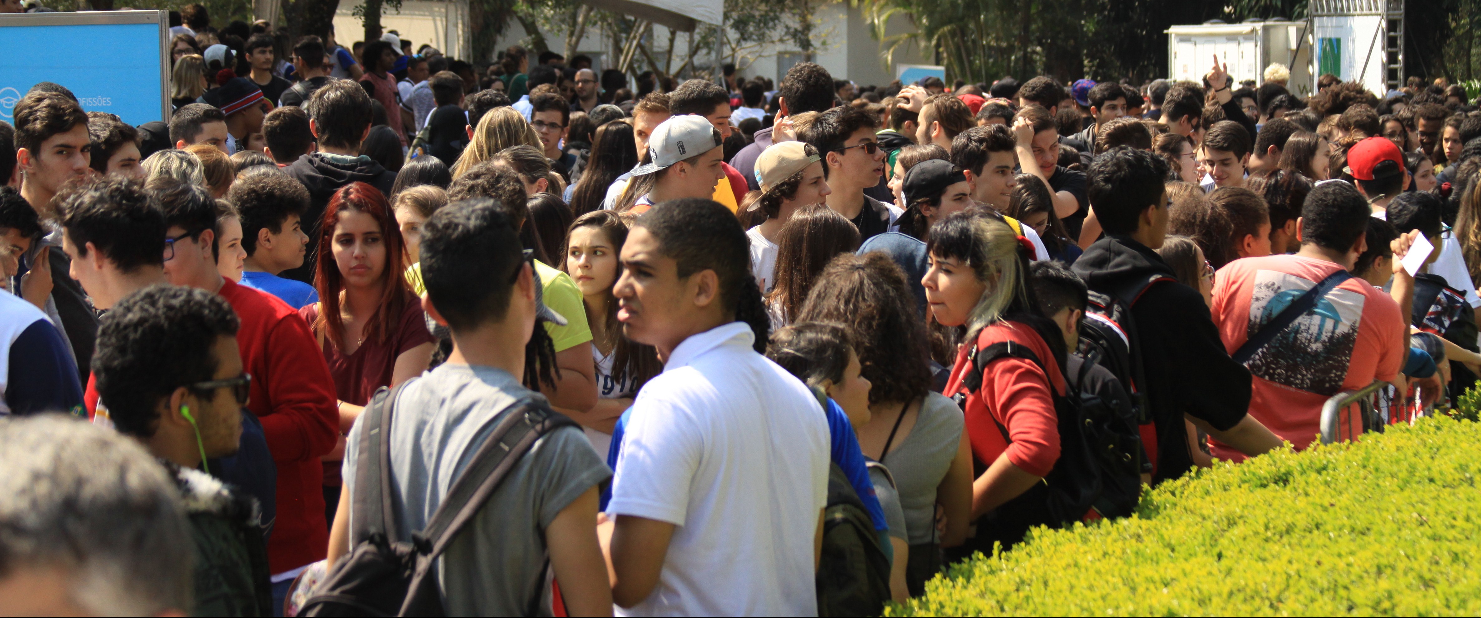 (Português) 75 mil estudantes visitam feira de profissões da USP