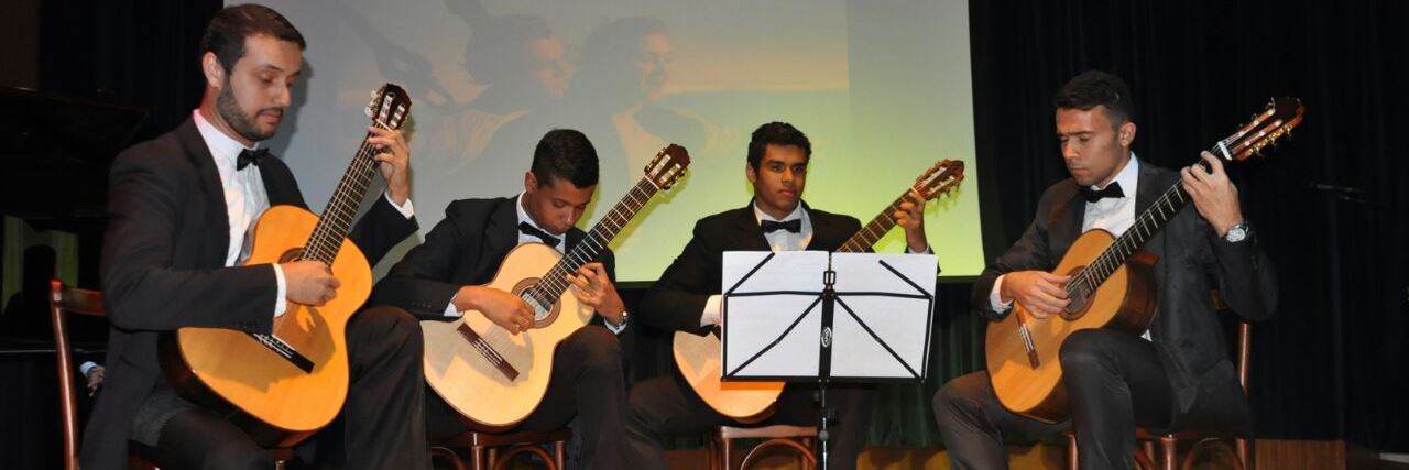 (Português) Projeto comunitário de formação musical para jovens de baixa renda é apresentado na Casa de Dona Yayá