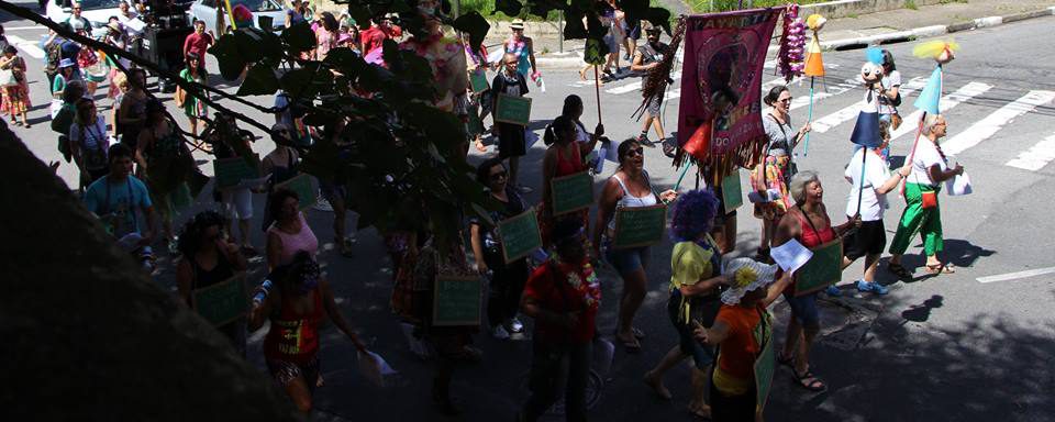 Bloco de carnaval que homenageia Dona Yayá percorre o Bixiga pelos direitos das mulheres