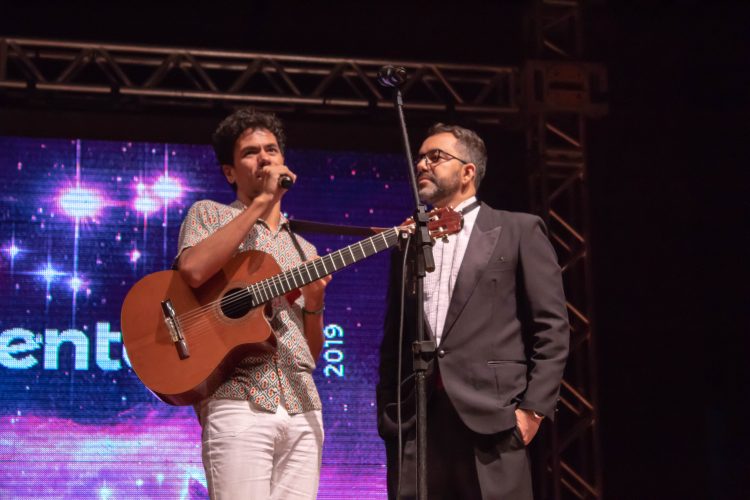 Cópia de Zé Leonidas finalista em Música Popular do Nascente USP em 2010 e Mario Sant