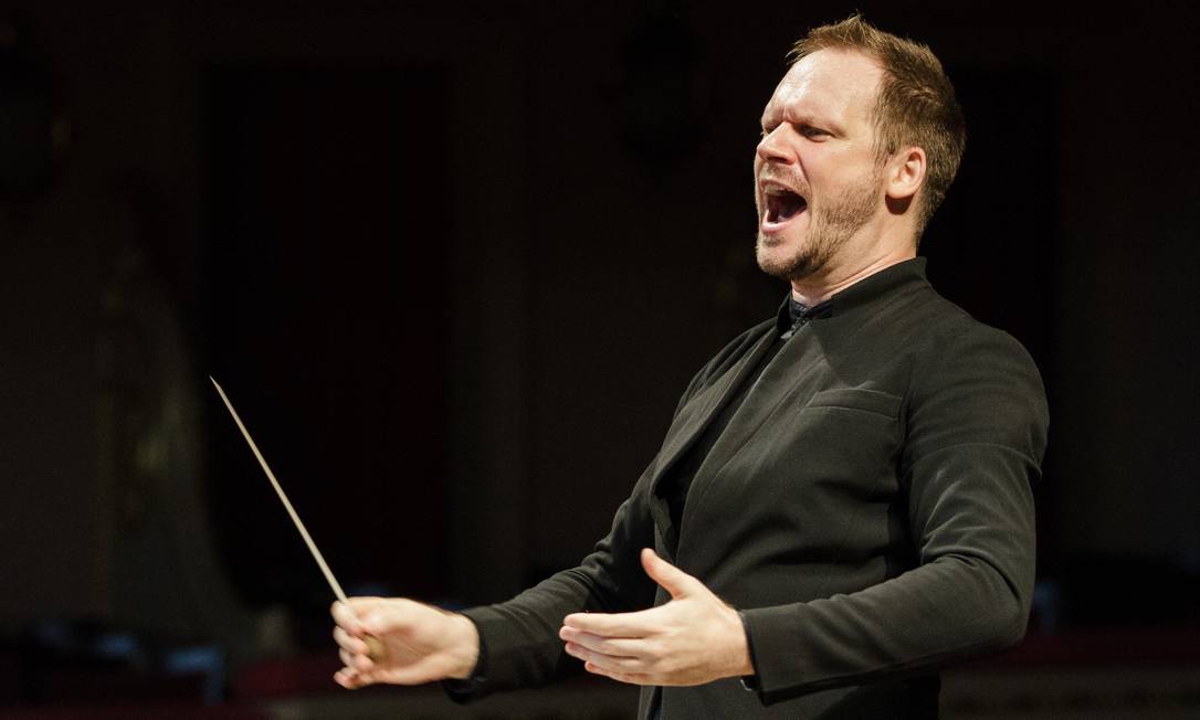 Tobias Volkmann estreia como regente titular e diretor artístico da Orquestra Sinfônica da USP